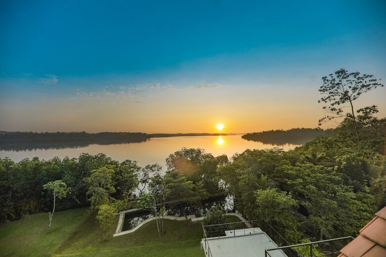 Chari Lake Hotel