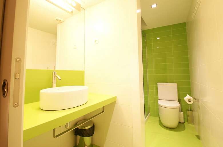 Short Stay Group Borne Pop Art Serviced Apartments