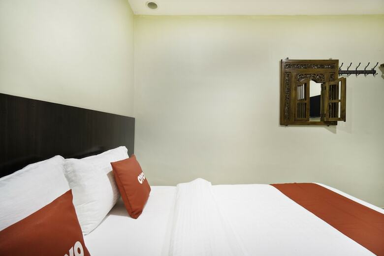 Oyo 89960 Manjung Inn Hotel