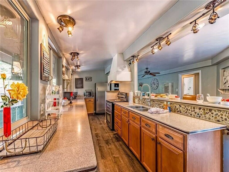 Turtle Mountain Cabin, 2 Bedrooms, Near Town