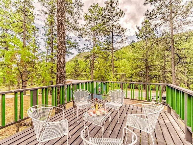 Turtle Mountain Cabin, 2 Bedrooms, Near Town