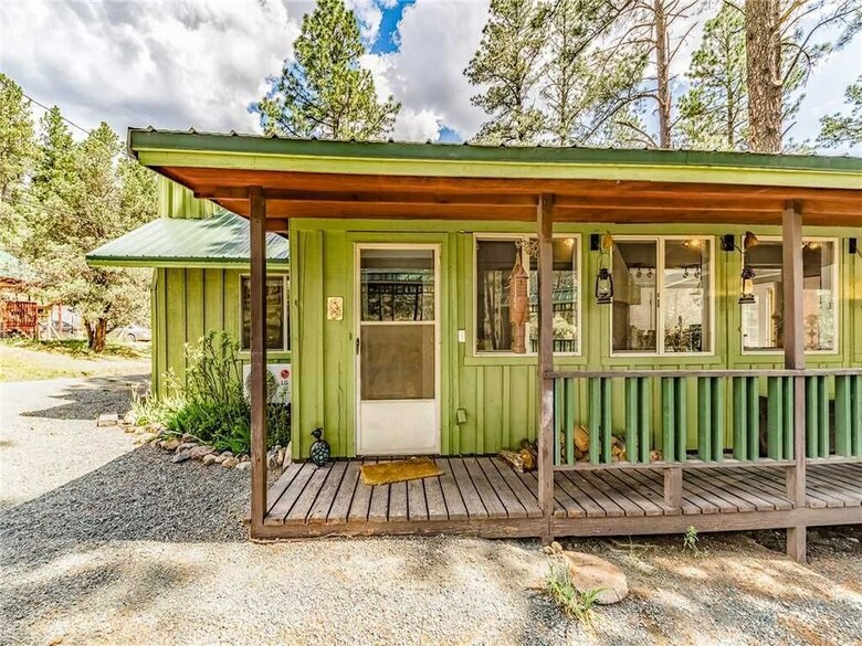 Turtle Mountain Cabin, 2 Bedrooms, Near Town
