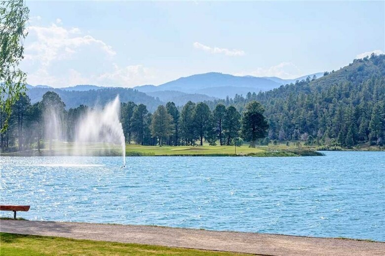 Turtle Mountain Cabin, 2 Bedrooms, Near Town