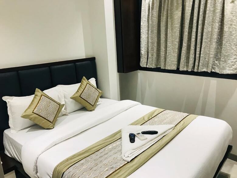 Hotel Flora Suites