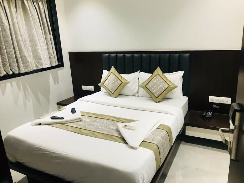 Hotel Flora Suites