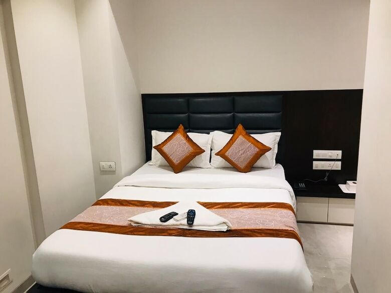 Hotel Flora Suites