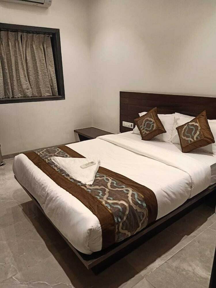 Hotel Flora Suites