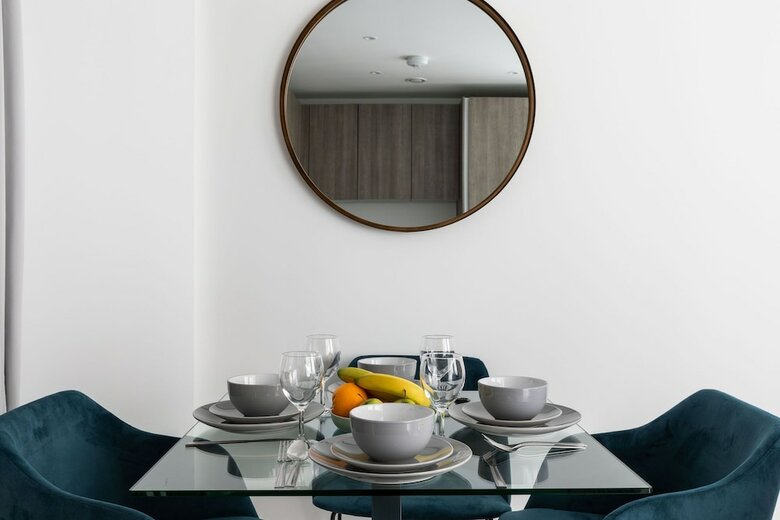 Luxury 2 Bed Apartment In Olympia Kensington