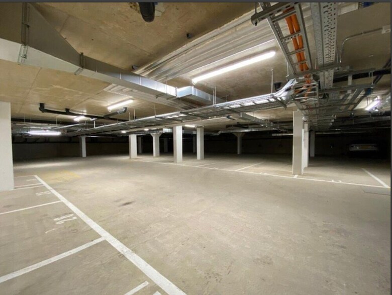 Luxury 2 Bed Apartment In Olympia Kensington