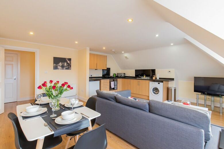 Apartamento 2-bedroom Penthouse, Clockhouse, Hoddesdon