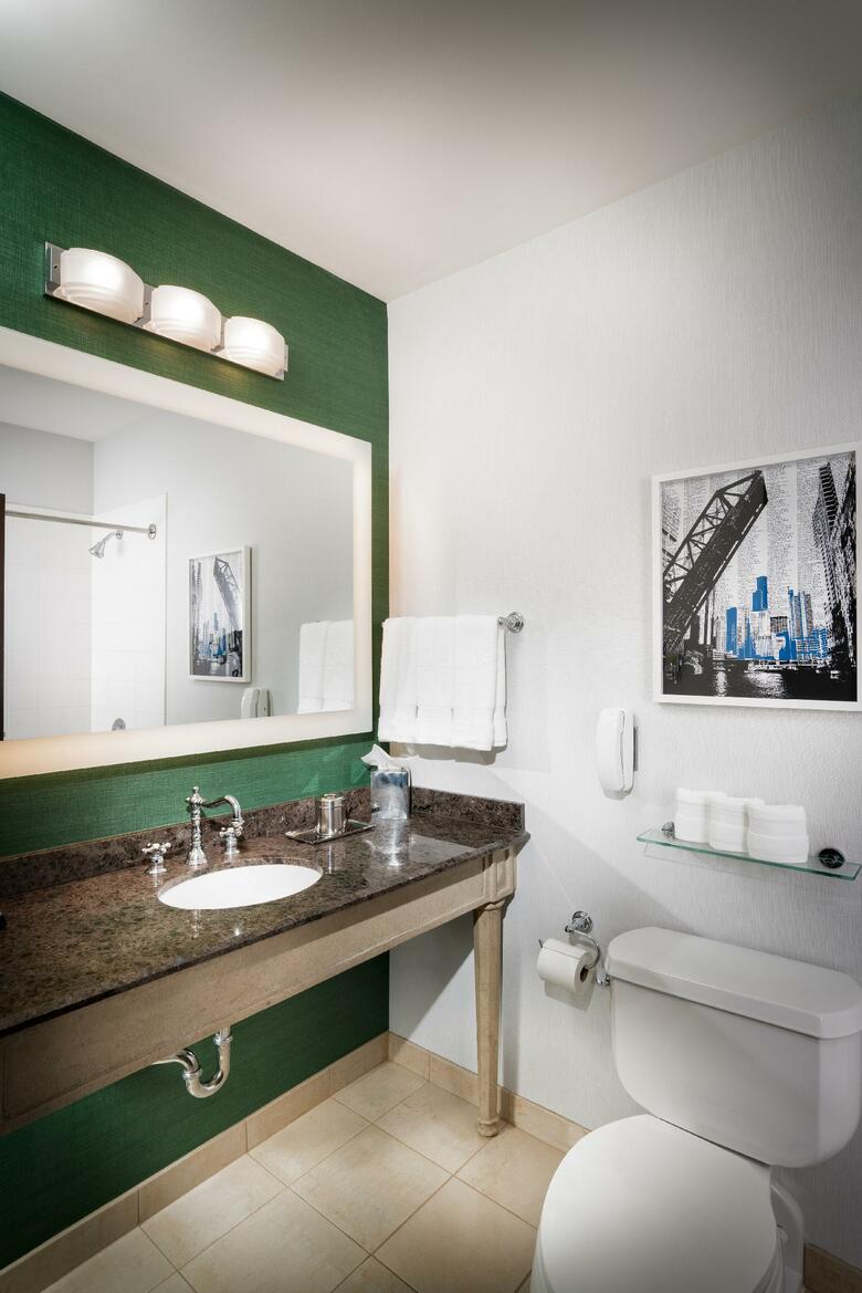 Staypineapple, An Iconic Hotel, The Loop Chicago