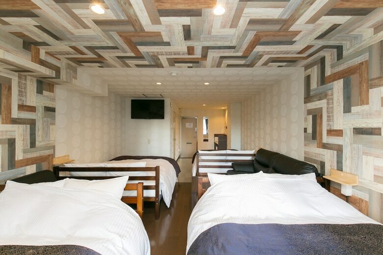 R Hotel