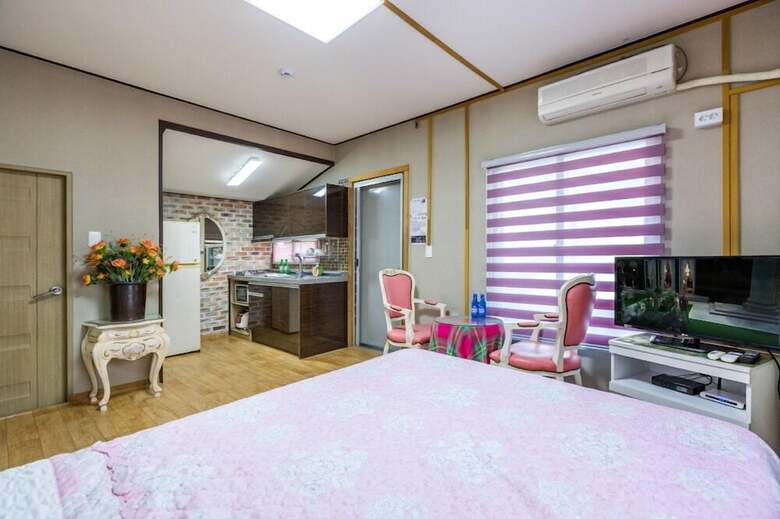 Mountain And Water Pension