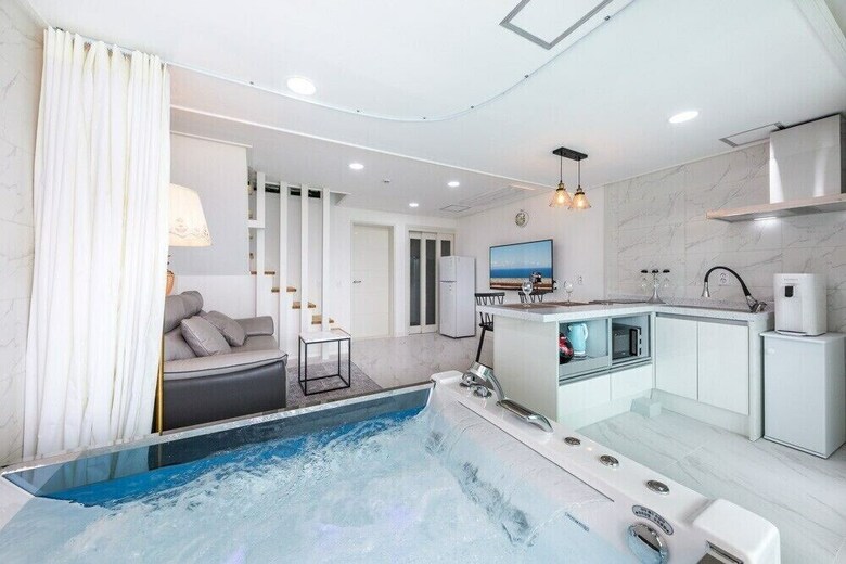 Arco Poolvilla Pension