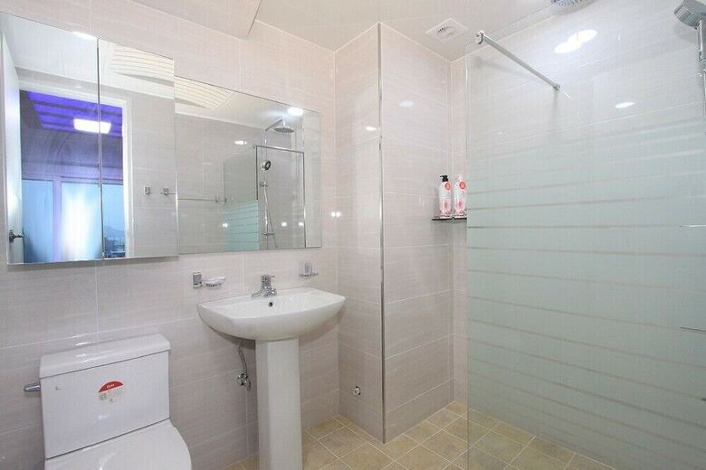 Dalbit (blue Road Town Pension)