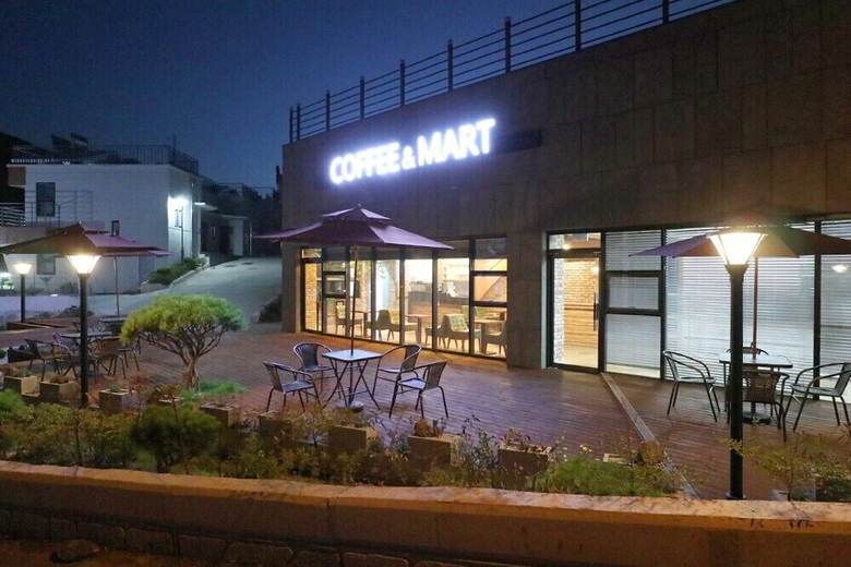 Dalbit (blue Road Town Pension)