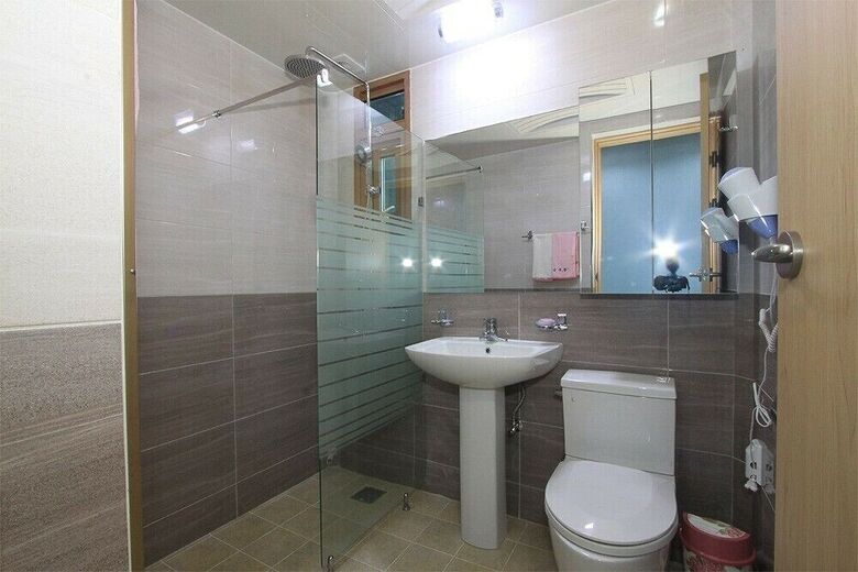 Nuri (Blue Road Town Pension