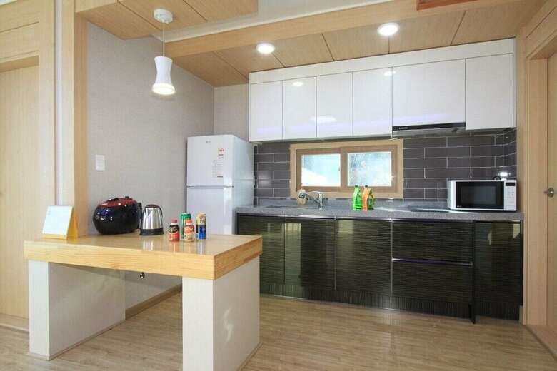 Nuri (Blue Road Town Pension