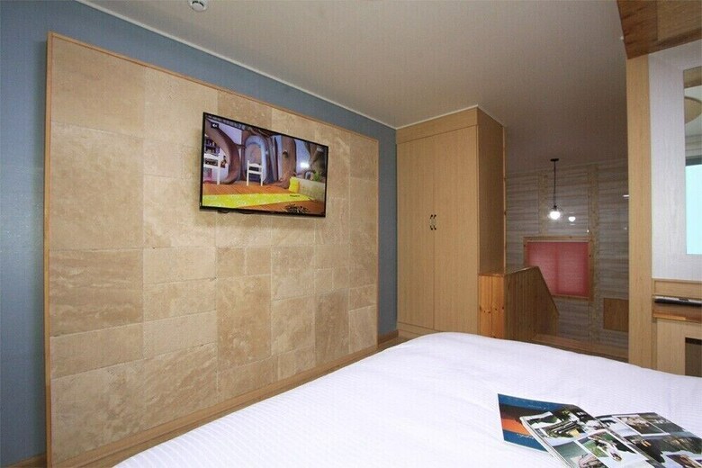 Jangmi (Blue Road Town Pension