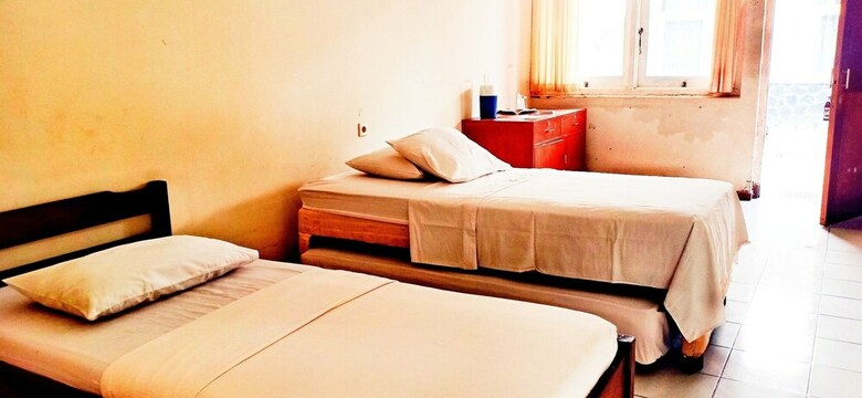 Bed & Breakfast Bunga Ayu Seaside Resort