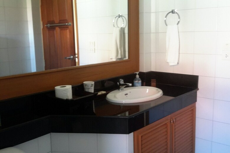6 Bedroom Twin Villas On Beach Front Resort 11/12