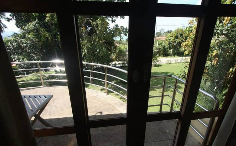 6 Bedroom Twin Villas On Beach Front Resort 11/12
