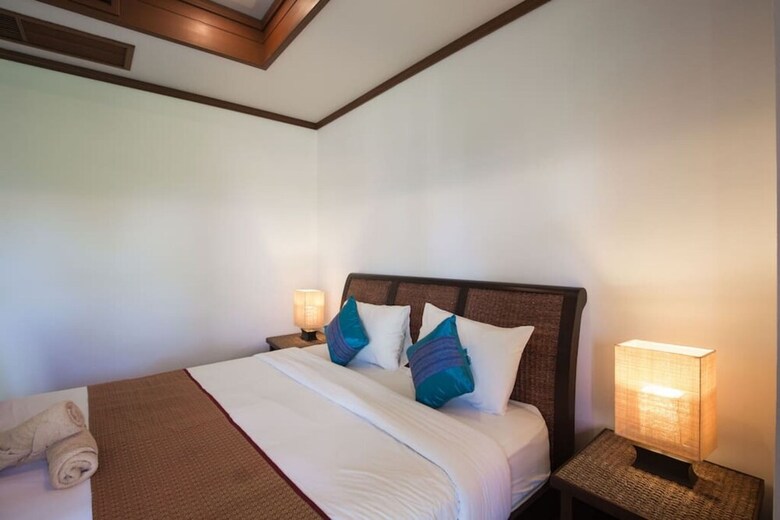 6 Bedroom Twin Villas On Beach Front Resort 25/12