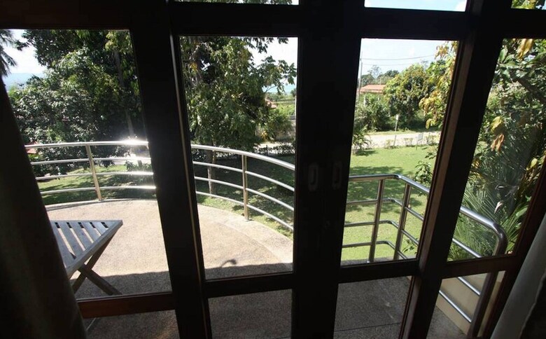6 Bedroom Twin Villas On Beach Front Resort 25/12
