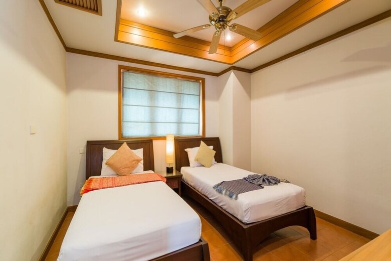 6 Bedroom Twin Villas On Beach Front Resort 25/12