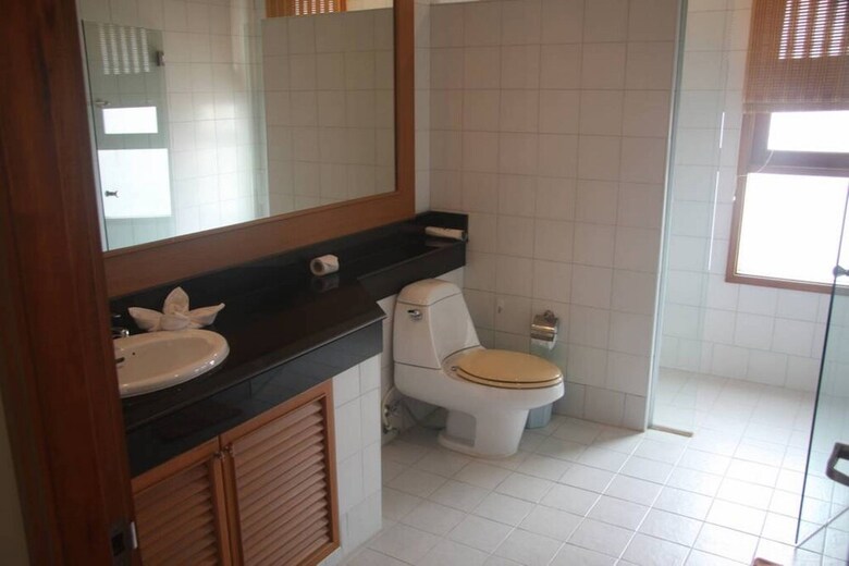 6 Bedroom Twin Villas On Beach Front Resort 25/12