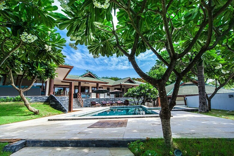 8 Bedroom Twin Villas On Samrong Bay Beach Front Resort