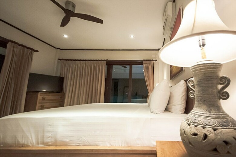 8 Bedroom Twin Villas On Samrong Bay Beach Front Resort