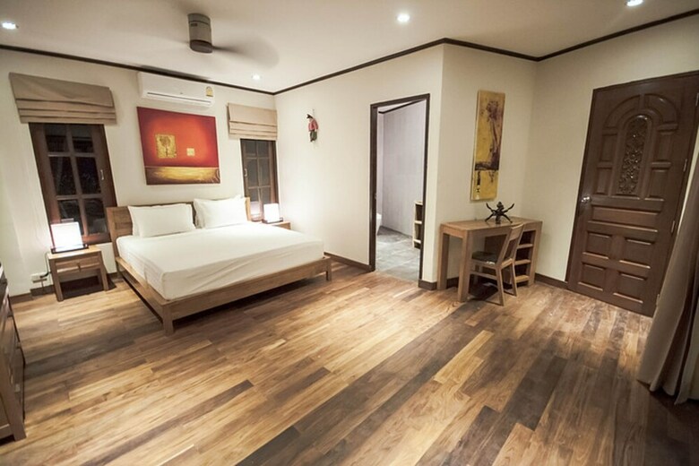 8 Bedroom Twin Villas On Samrong Bay Beach Front Resort