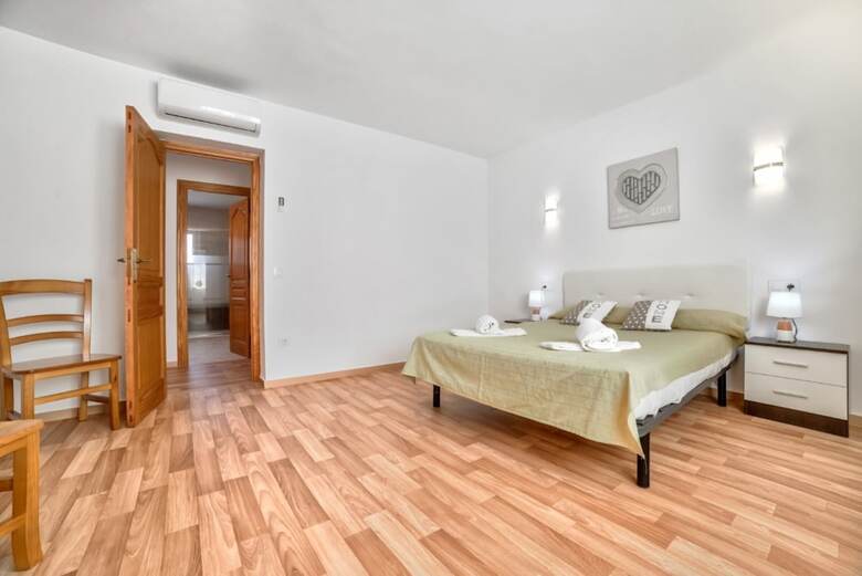 Villa - 4 Bedrooms With Pool And Wifi - 104984