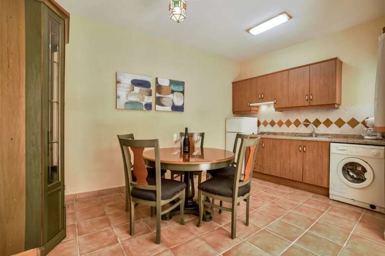 Villa - 7 Bedrooms With Pool And Wifi - 104969