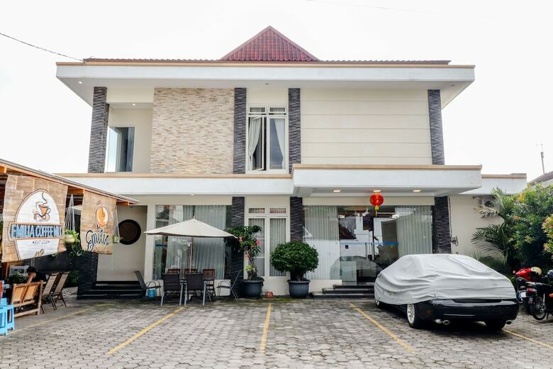 Hotel Emilia Homestay