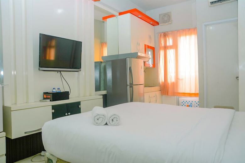 Comfy Studio Apartment At Grand Emerald Gading Nias Residences