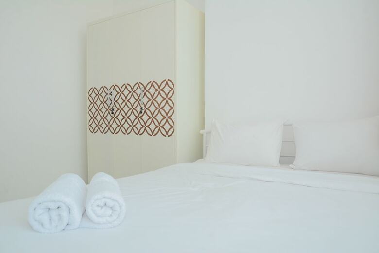 Convenient 2br Apartment At Pasar Baru Mansion