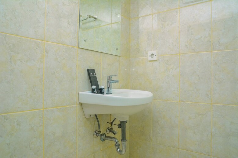 Best Price Studio At Tamansari The Hive Apartment