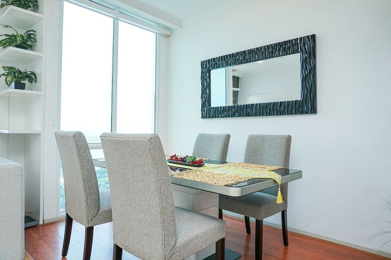 Stunning 2 Bedrooms Apartment At Ancol Mansion