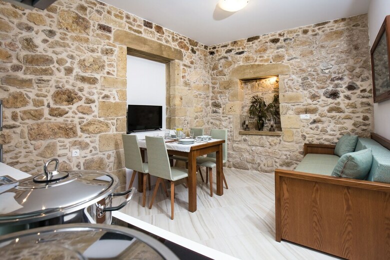 Aparthotel Agarathos Homes
