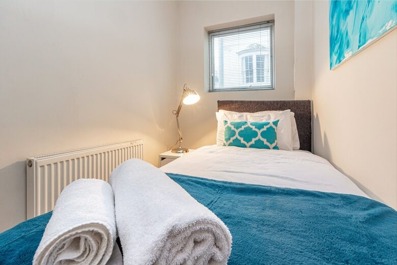 2 Bedroom Apartment Norfolk Square Guest Homes