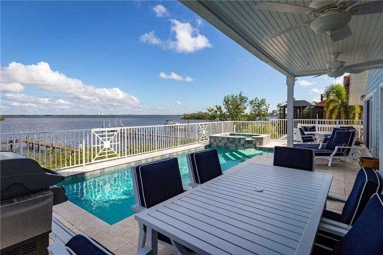 Blue Heaven, 3 Bedrooms, Bay Front, Private Pool, Pet Friendly, Sleeps 10