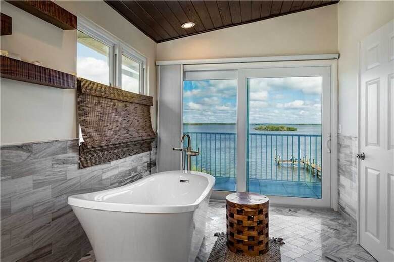Blue Heaven, 3 Bedrooms, Bay Front, Private Pool, Pet Friendly, Sleeps 10