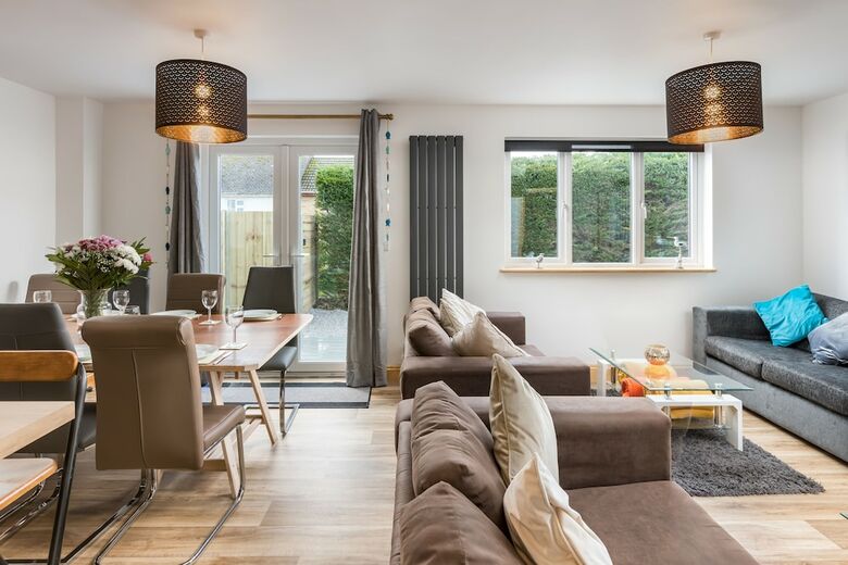 Modern Totnes House, Sleeps 8, 5 Mins Walk From Town