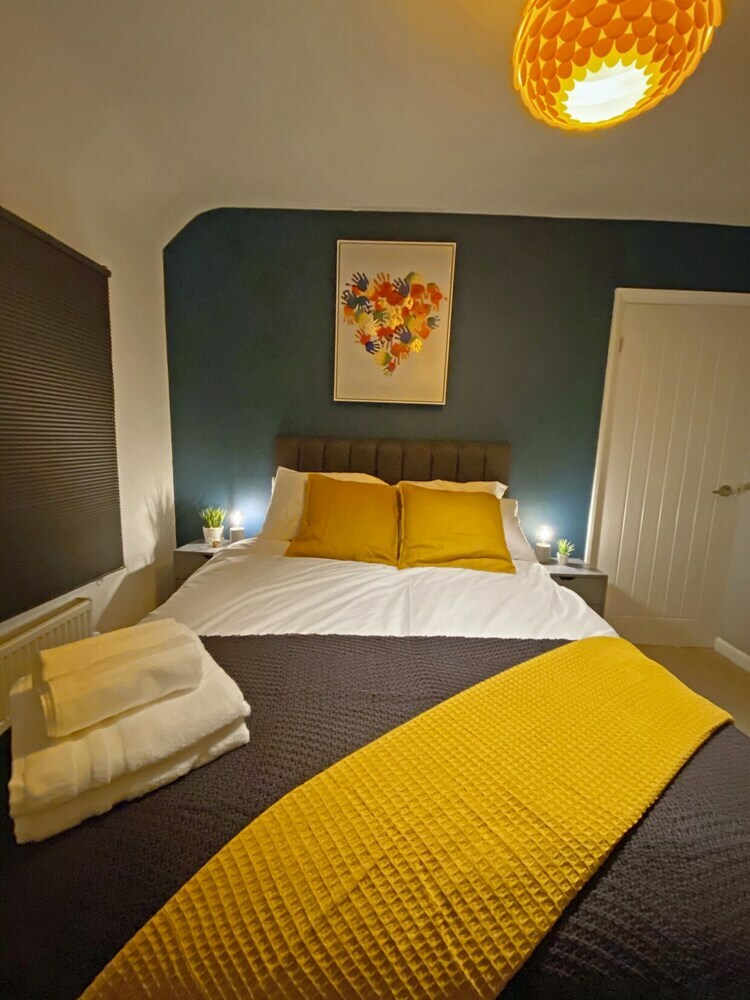 Simeon Suites By Eaa Homes