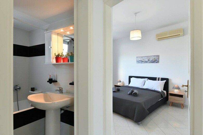 Two Bedroom House - Paroikia Central
