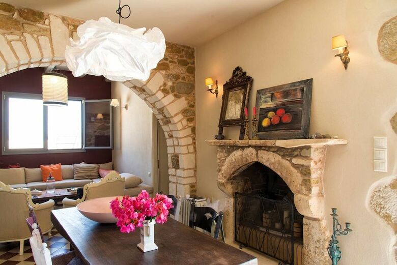 Dion: Artist's Stone House With Countryside Views