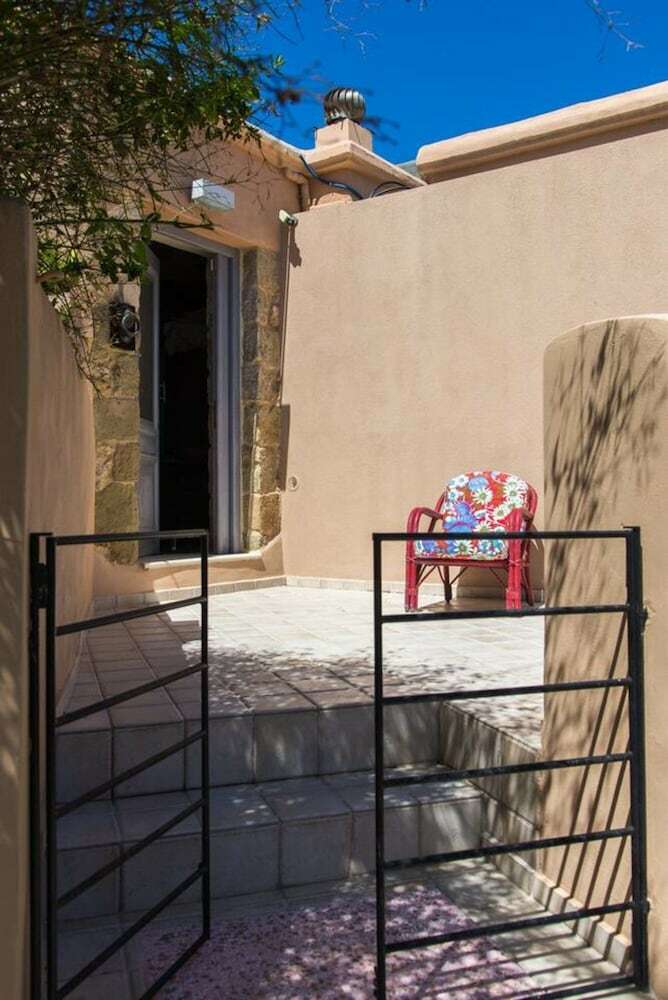 Dion: Artist's Stone House With Countryside Views