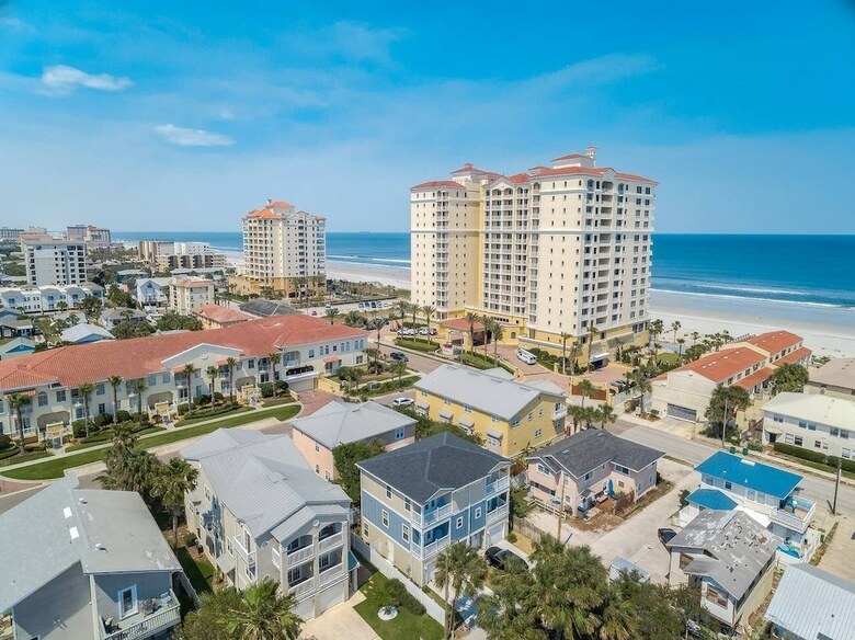 Villa Oceanside Paradise - Ultra-modern Beach Townhouse